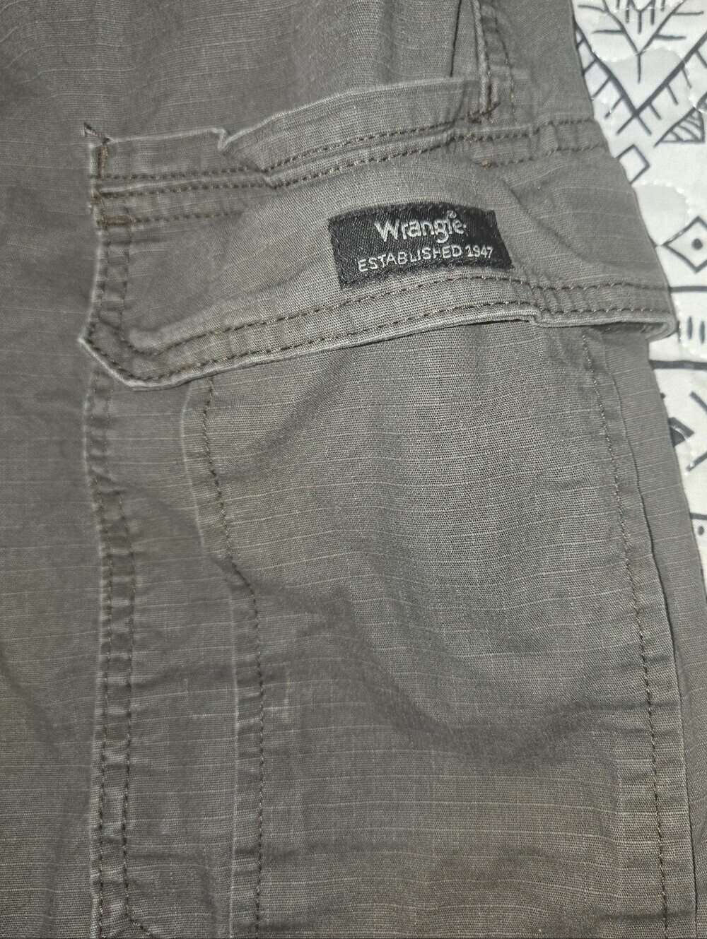 Columbia Men's Green Cargo Shorts, Size 39, Outdoor Utility Hiking, Pockets - Picture 7 of 8